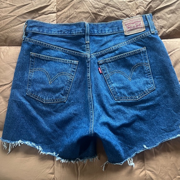 LEVI’S CUTTOFF SHORTS - Picture 2 of 4